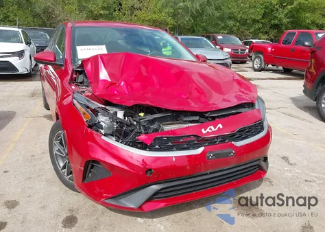 2024 Kia Forte Lxs z USA, uszkodzony, nr VIN 3KPF24AD5RE783270